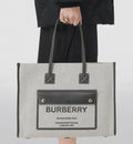 Trendy Burberry Handbag for Women (LE3560)
