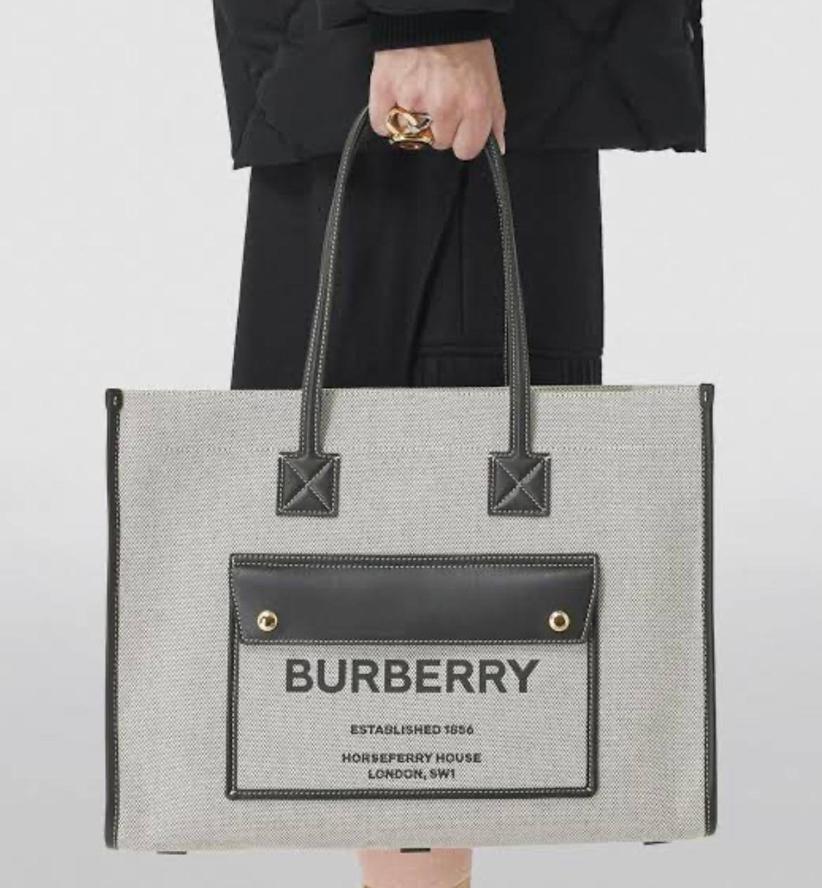 Trendy Burberry Handbag for Women (LE3560)