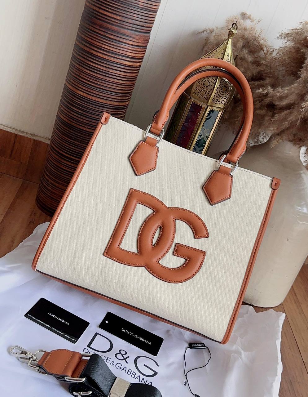 Trendy Women's Dolce Gabbana Handbag (LE2650)