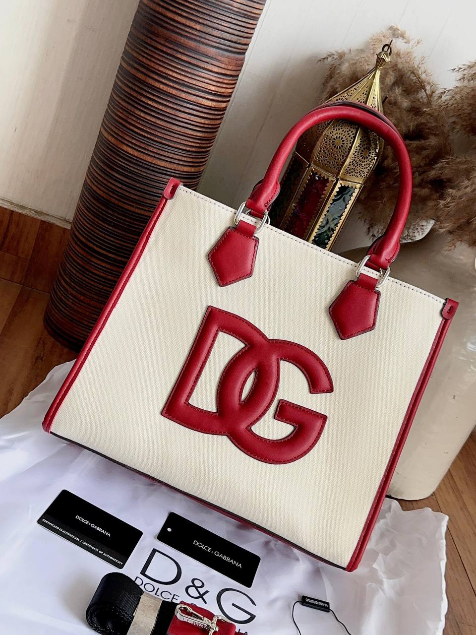 Trendy Women's Dolce Gabbana Handbag (LE2649)