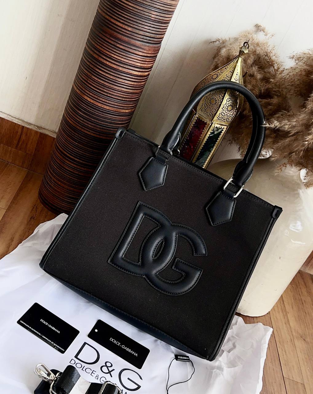 Trendy Women's Dolce Gabbana Handbag (LE2647)