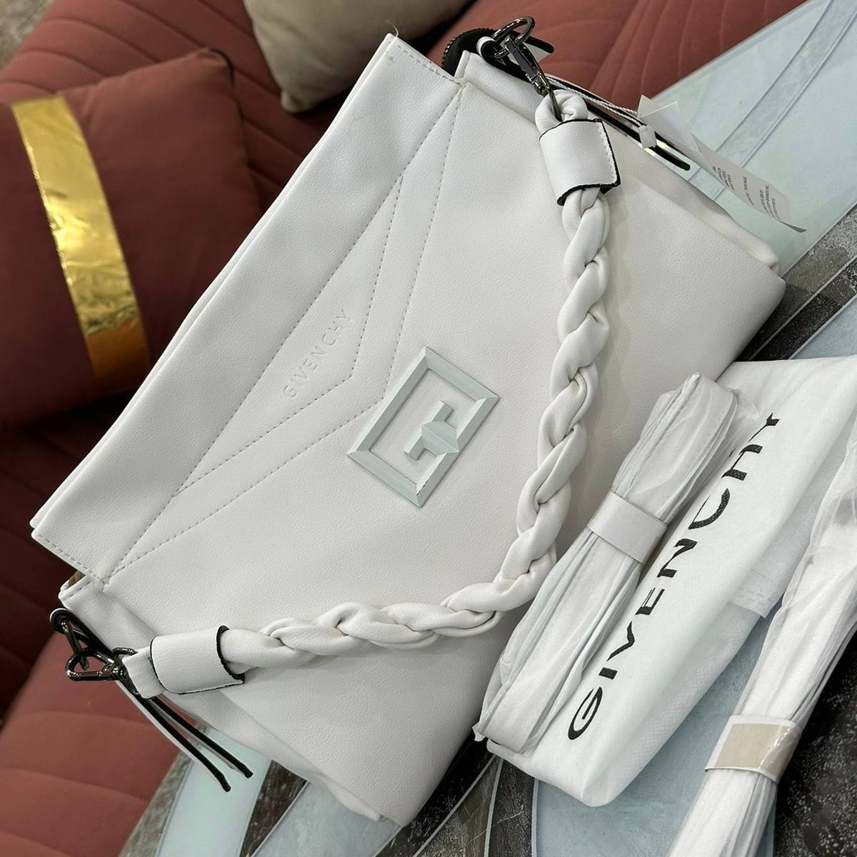 Trendy Givenchy Handbag for Women (LE3506)