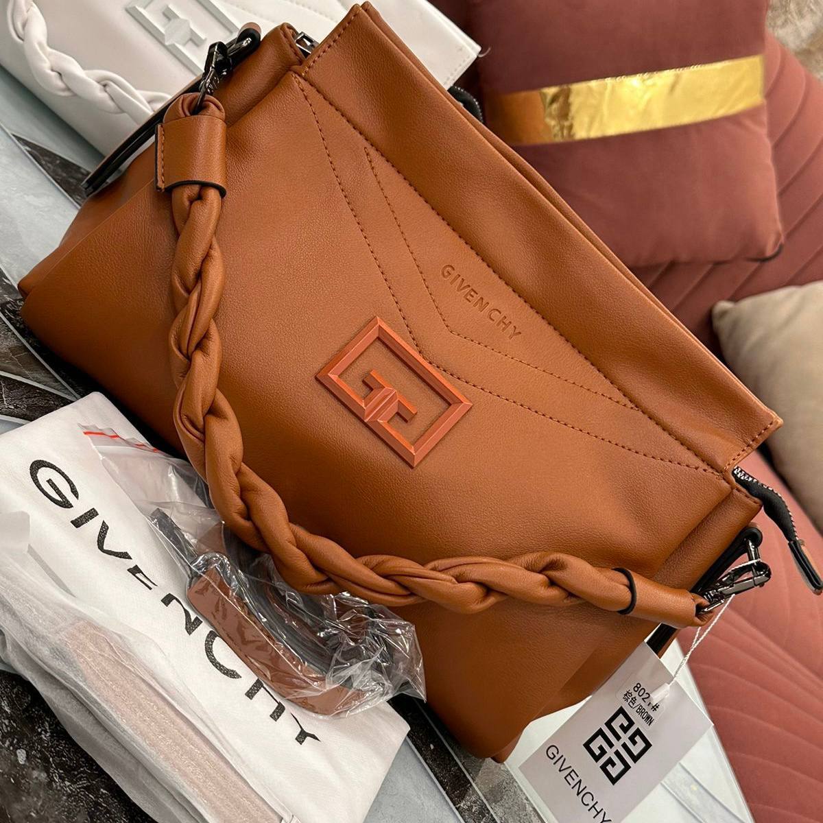 Trendy Givenchy Handbag for Women (LE3507)