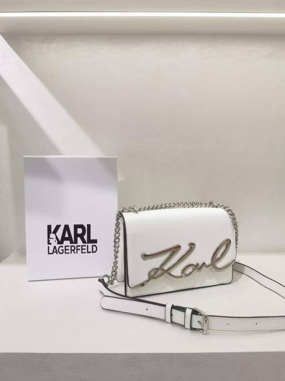 Trendy Women's Karl Lagerfeld Handbag (LE78)