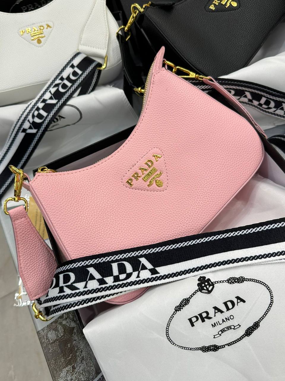Trendy Prada Handbag for Women (LE3593)