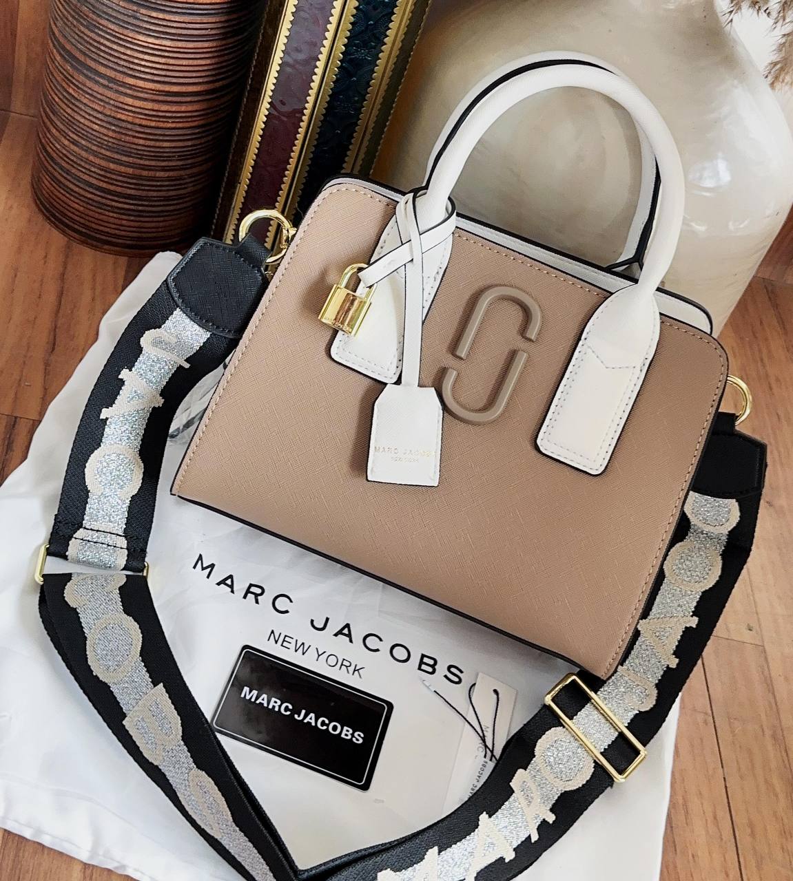 Marc Jacobs Handbag (LE0148)